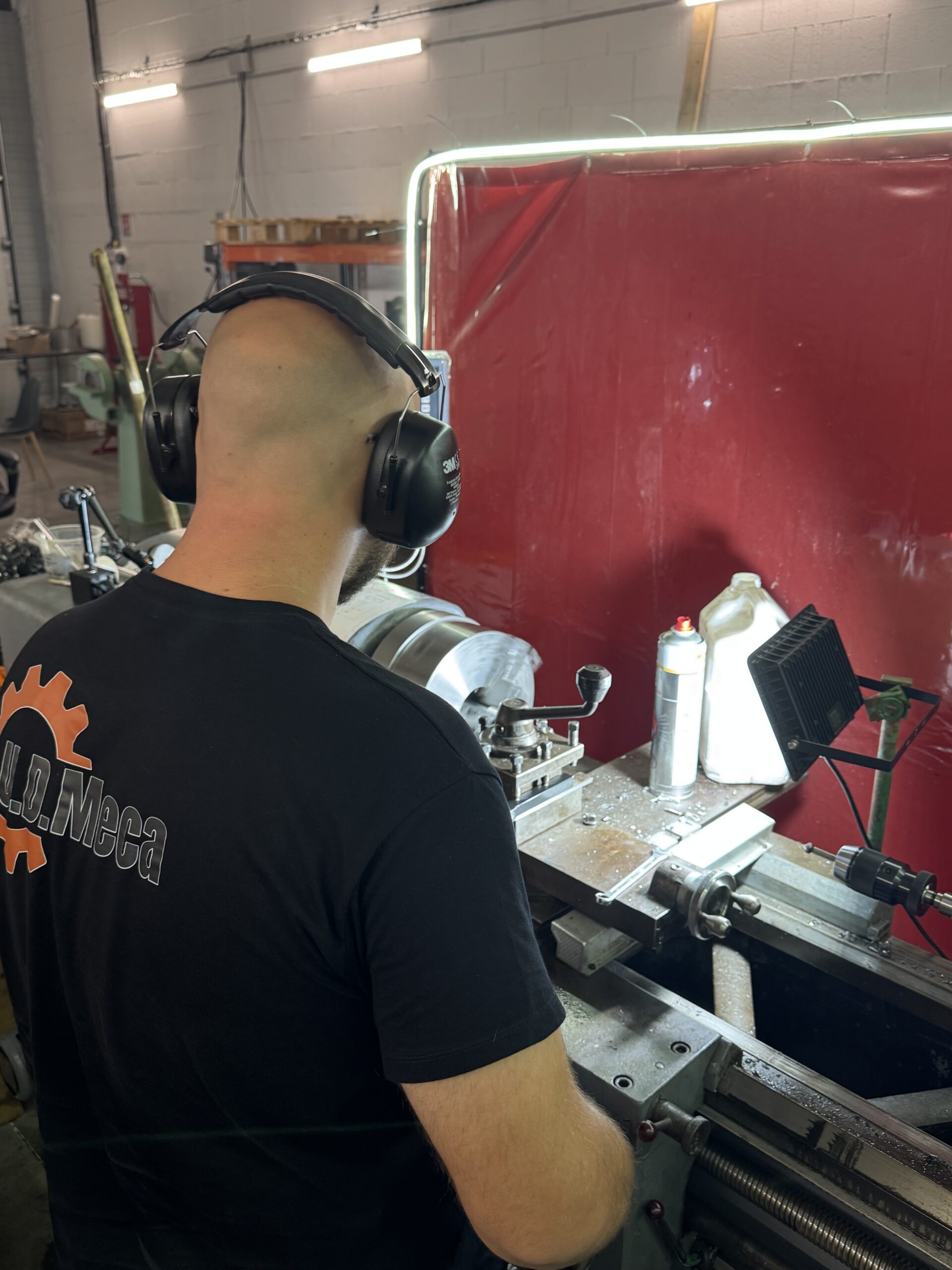 Un artisan usineur à votre service